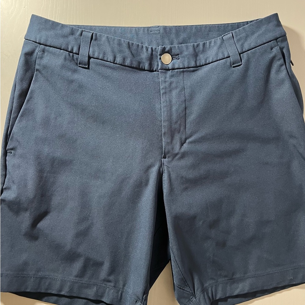 Lululemon size 30 Men's Blue Shorts, inseam 7”